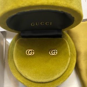 💕HP💕Gucci 18k Gold “GG” Stud Earrings